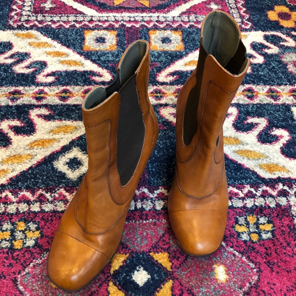 Born all leather  Boots with heel